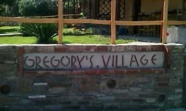 GREGORY’S VILLAGE – ΚΑΒΝΟΥΔΙΑΣ ΝΙΚΟΛΑΟΣ – ΕΝΟΙΚΙΑΖΟΜΕΝΑ ΔΩΜΑΤΙΑ – ΠΛΑΤΥ ΜΥΡΙΝΑ ΛΗΜΝΟΣ ΛΕΣΒΟΥ