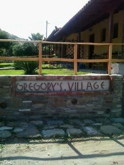GREGORY’S VILLAGE – ΚΑΒΝΟΥΔΙΑΣ ΝΙΚΟΛΑΟΣ – ΕΝΟΙΚΙΑΖΟΜΕΝΑ ΔΩΜΑΤΙΑ – ΠΛΑΤΥ ΜΥΡΙΝΑ ΛΗΜΝΟΣ ΛΕΣΒΟΥ