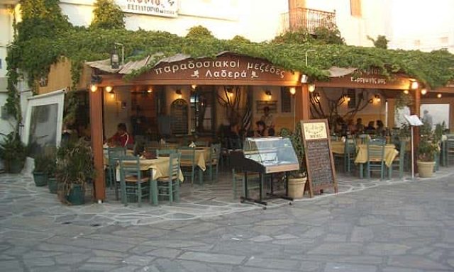 ΑΜΟΙΡΑΛΗΣ ΦΡΑΓΚΙΣΚΟΣ – ΕΣΤΙΑΤΟΡΙΟ ΤΑΒΕΡΝΑ ΤΟ ΑΙΘΡΙΟ Ο ΜΑΡΚΟΣ – ΠΛΑΤΕΙΑ ΤΑΞΙΑΡΧΩΝ ΤΗΝΟΣ ΚΥΚΛΑΔΕΣ