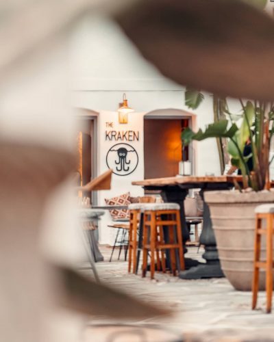 ΤΑΤΣΑΝΗΣ Α. – ΚΑΡΑΛΗΣ Σ. – THE KRAKEN – COCKTAIL BAR – ΚΥΘΝΟΣ ΚΥΚΛΑΔΕΣ