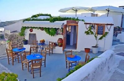 ΝΙΑΡΟΣ ΙΩΑΝΝΗΣ | THE OLD BARBER SHOP | ΚΑΦΕ ΜΕΖΕΔΟΠΩΛΕΙΟ ΟΥΖΕΡΙ | ΕΜΠΟΡΕΙΟ ΣΑΝΤΟΡΙΝΗ ΚΥΚΛΑΔΕΣ