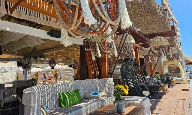 JOJO SANTORINI – JOJO SUMMER BEACH BAR – ΜΠΑΡ ΣΑΝΤΟΡΙΝΗ ΚΥΚΛΑΔΕΣ