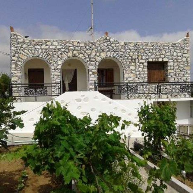 ΠΡΟΜΠΟΝΑΣ ΝΙΚΟΛΑΟΣ – PETRINO SPITI – ΕΝΟΙΚΙΑΖΟΜΕΝΑ ΔΩΜΑΤΙΑ – ΠΑΡΟΣ ΚΥΚΛΑΔΕΣ