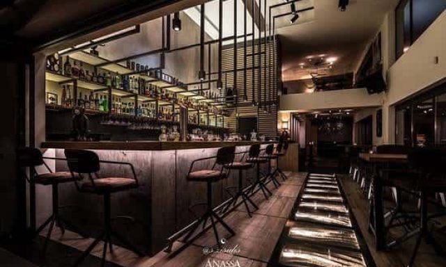 Anassa.thebar