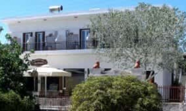 ΑΡΕΘΟΥΣΑ – ΕΝΟΙΚΙΑΖΟΜΕΝΑ ΔΩΜΑΤΙΑ ΜΗΛΟΣ ΚΥΚΛΑΔΕΣ – ΜΑΛΛΗ ΜΑΡΙΑ